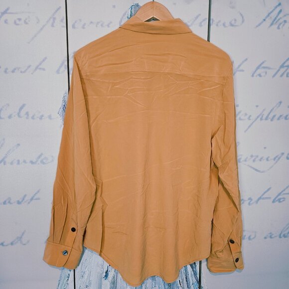 NWT Equipment Shirt Size Medium Caribou 100% Silk Long Sleeve Button Up *SAMPLE* - Picture 2 of 8